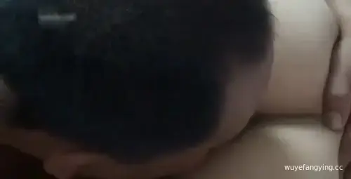 气质美女与老友相聚聊家常
